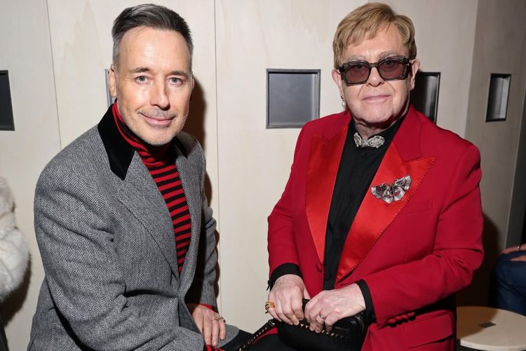 Elton John saat menghadiri Valentino Couture Show.