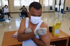 Doctor in the Indonesian Province of Papua Self-Injects Covid-19 Vaccine