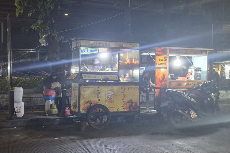 Dari Kantor ke Trotoar, Ketika PKL Jadi Pilihan Terakhir Bertahan Hidup di Jakarta