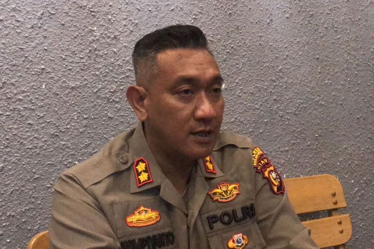 Kapolres Rohul AKBP Eko Wimpiyanto Hardjito saat konferensi pers di Pekanbaru terkait anggotanya yang melakukan kekerasan saat pengamanan demo, Kamis (2/6/2022).