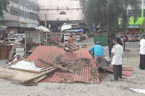 Kurang Lahan Parkir, PT KAI Gusur 9 Kios dan Warung Makan di Lampung