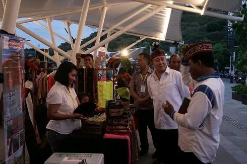 Wisatawan Berburu Produk UMKM di Kampung Ujung Labuan Bajo