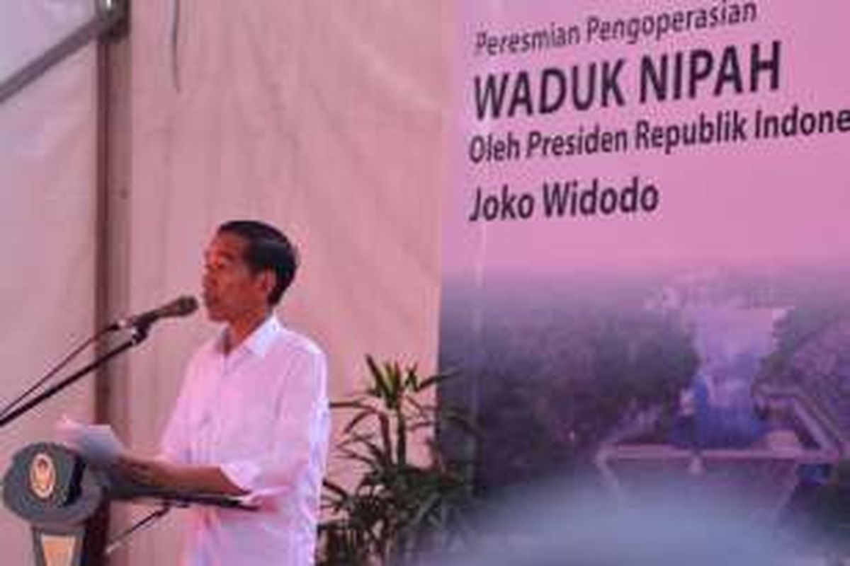 Presiden RI Joko Widodo saat acara peresmian Waduk Nipah di Kabupaten Sampang, Sabtu (19/3/2016). Kabupaten Sampang diharapkan bisa menyumbangkan kebutuhan pangan nasional setelah Waduk Nipah beroperasi.