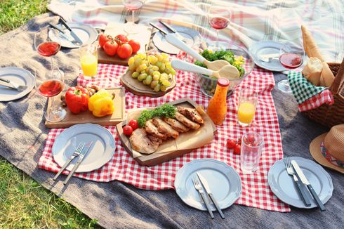 5 Cara Piknik Minim Sampah Kemasan dan Limbah Makanan
