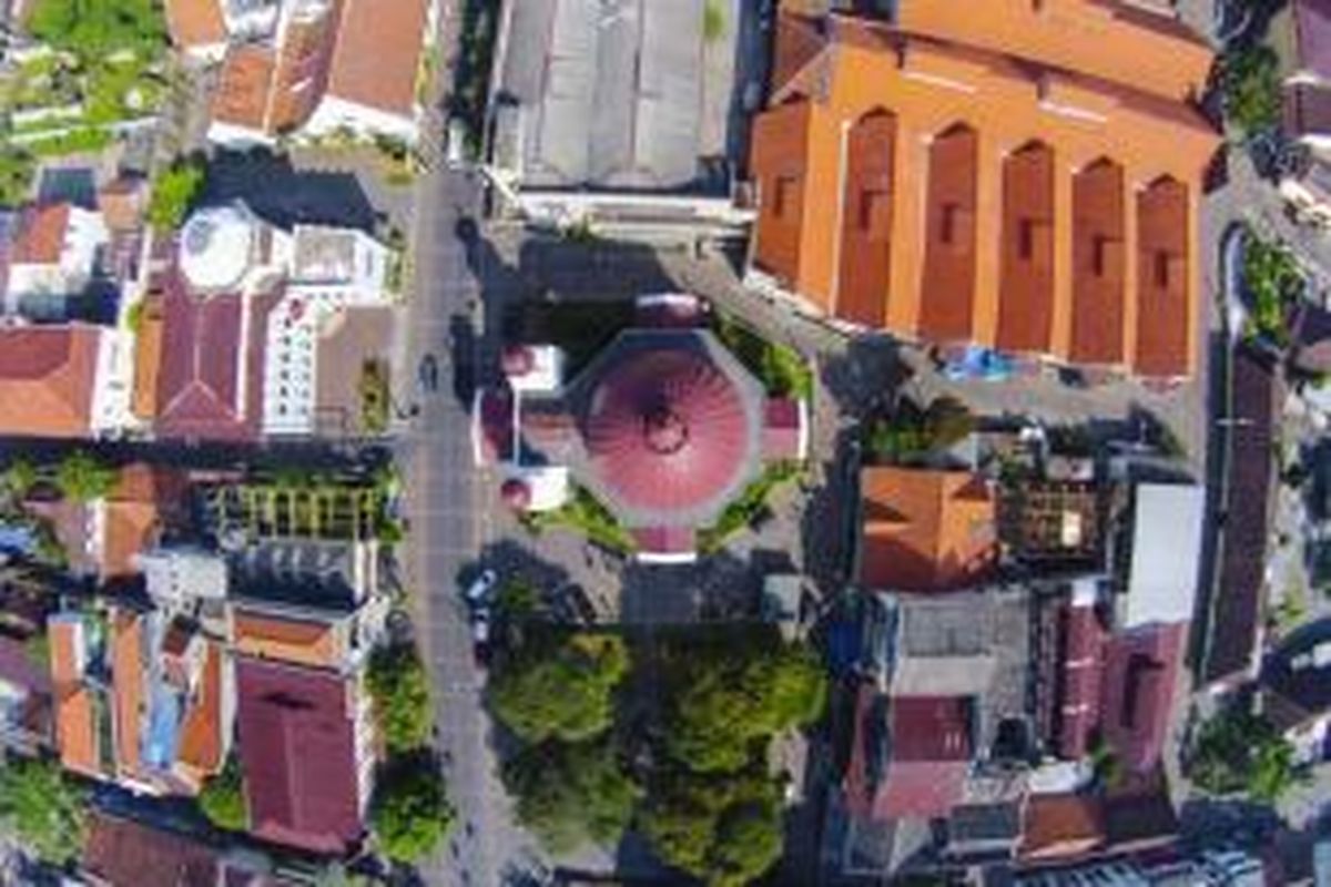 Gereja Blenduk, gereja tertua di Jawa Tengah yang menjadi salah satu ikon Kota Lama Semarang difoto dari udara, Minggu (29/6/2014).