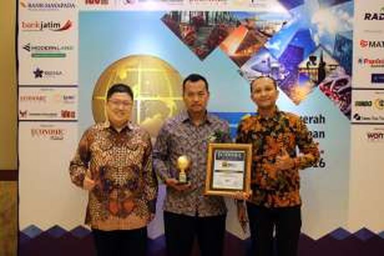 Modernland Realty Tbk menerima penghargaan Anugerah Perusahaan Terbuka Indonesia III - 2016
(APTI-III-2016) yang diselenggarakan Majalah Economic Review dan IPMI International Business School  di Balai Sarbini, Jumat  (21/10/2016).  