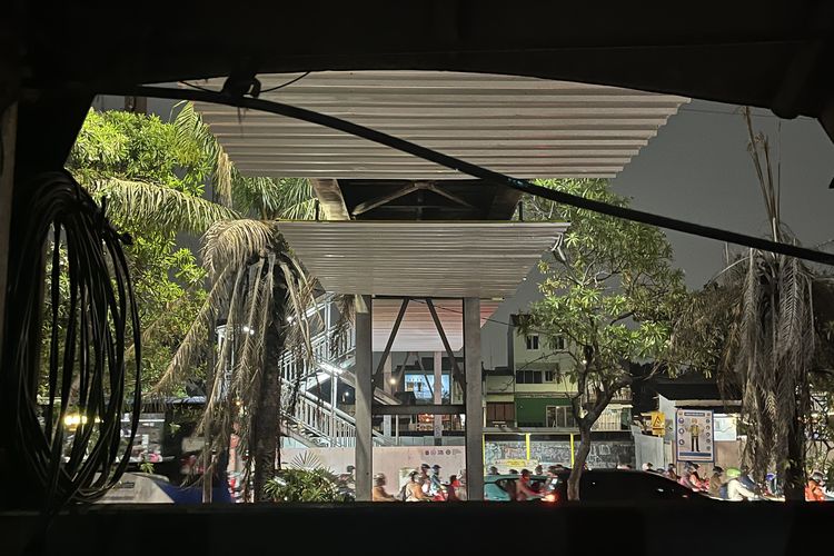 Copot Tertabrak Truk, Pelat Besi JPO Jembatan Gantung Jakbar Kembali Terpasang