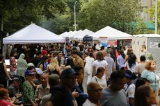 Ketika Ribuan Orang Nikmati Goyang Dangdut di Central Park, New York