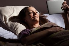 5 Kebiasaan Buruk Sebelum Tidur yang Mengganggu Kesehatan