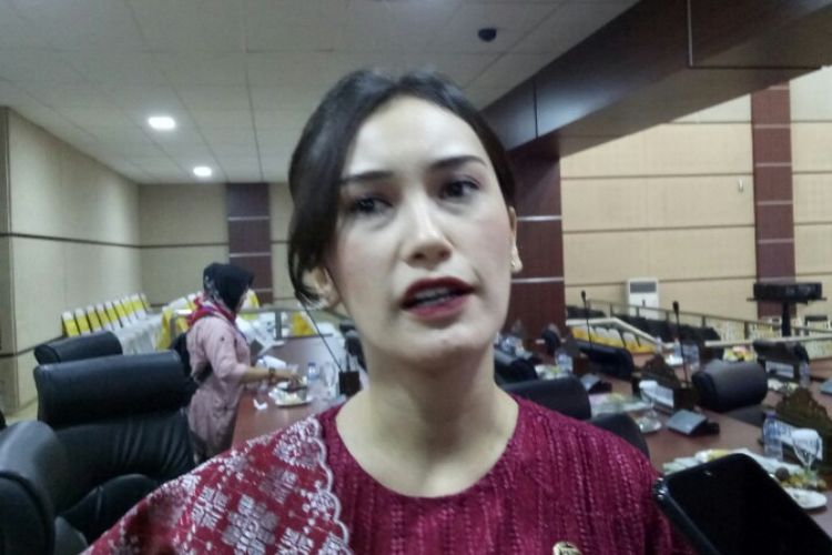 Anggota Komisi II Dewan Perwakilan Rakyat Daerah (DPRD) Tangerang Selatan Fraksi PDI-P, Putri Ayu akan menindak lanjuti terkait Sekolah Khusus (SKh) Assalam 01 di Jalan Cendana, Serpong, Tangsel, yang mengalami keretakan. 