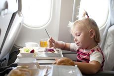 Terganggu Suara Tangis Anak Kecil di Pesawat? Maskapai Ini Punya Solusinya