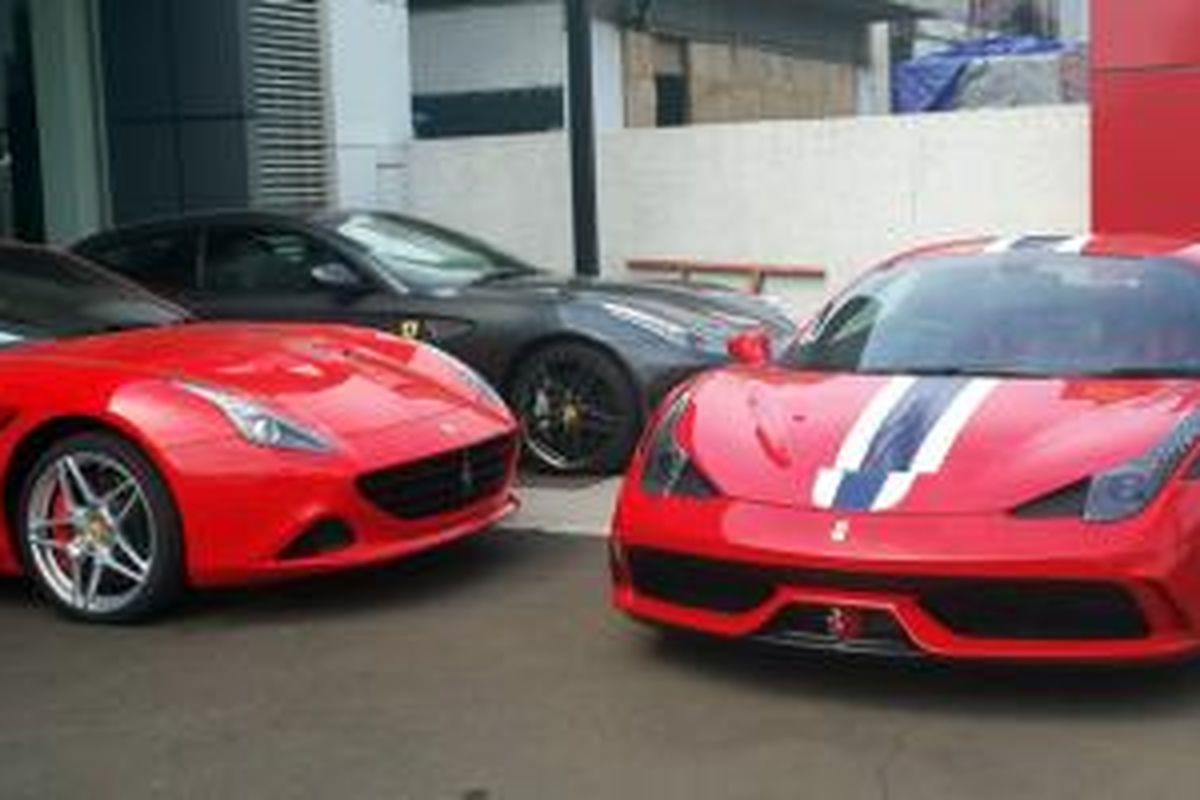 Model-model Ferrari yang dijual di Indonesia.