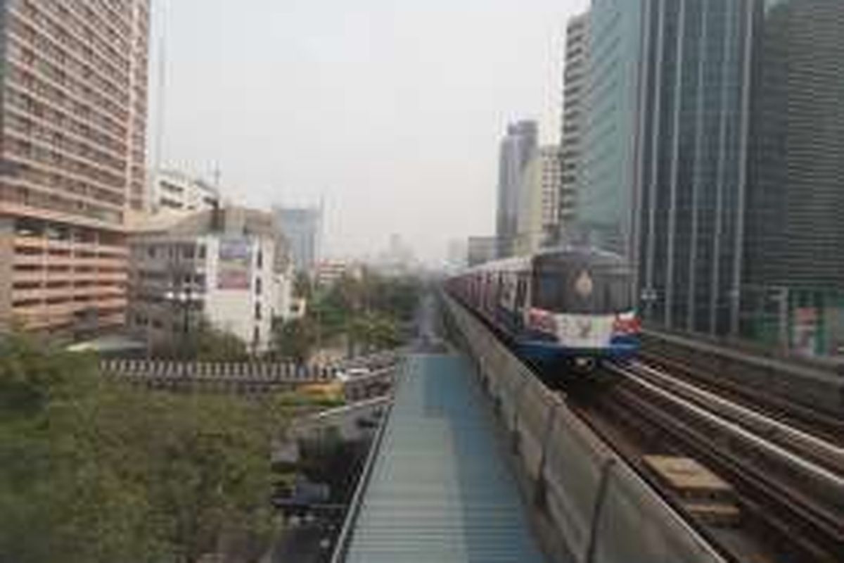 Layanan skytrain di Bangkok lebih dikenal sebagai BTS Skytrain