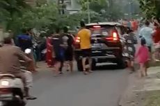 Warga Berbaris Saat Pengendara Xpander Sebar Uang di Jalan, Aminah: Kami Tahu dari YouTube