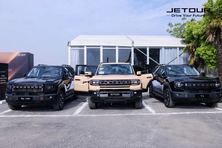 Jetour G700 punya fitur parkir otomatis yang canggih.