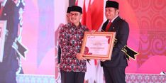 Sukses Turunkan “Stunting”, Herman Deru Terima Tanda Kehormatan Satyalancana dari Presiden 
