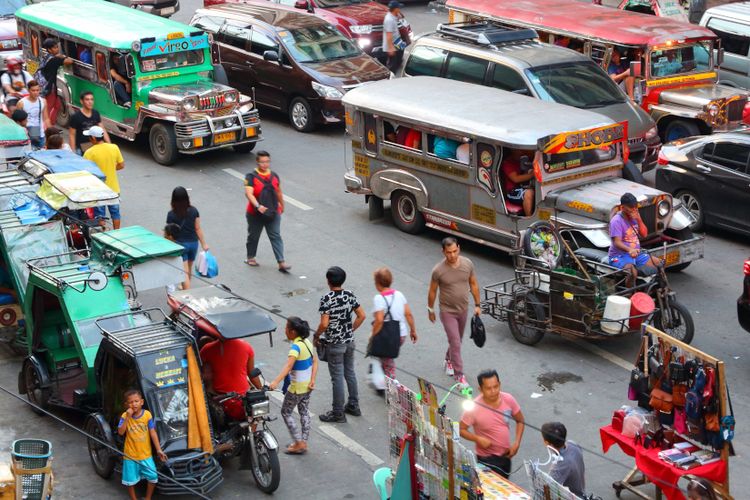 Ilustrasi situasi jalan di Manila, Filipina.