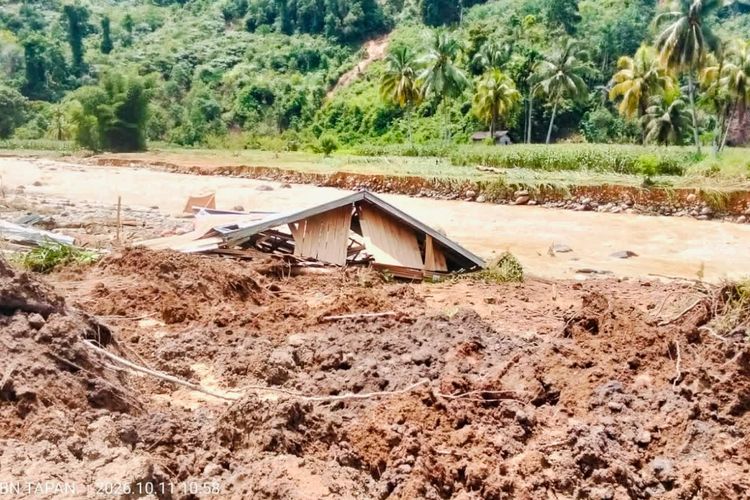 Banjir dan Longsor Terjang Pesisir Selatan Sumbar, 4.240 Warga Terdampak