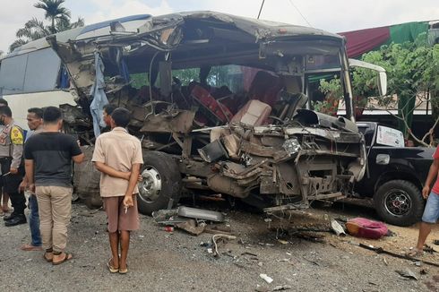 Bus dan Truk Tabrakan di Jambi, Kedua Pengemudi Tewas