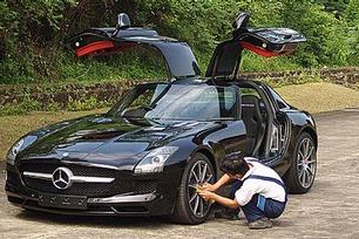 SLS AMG, supesportcar kebanggaan MercedesBenz, di Indonesia sudah terjual 30 unit 