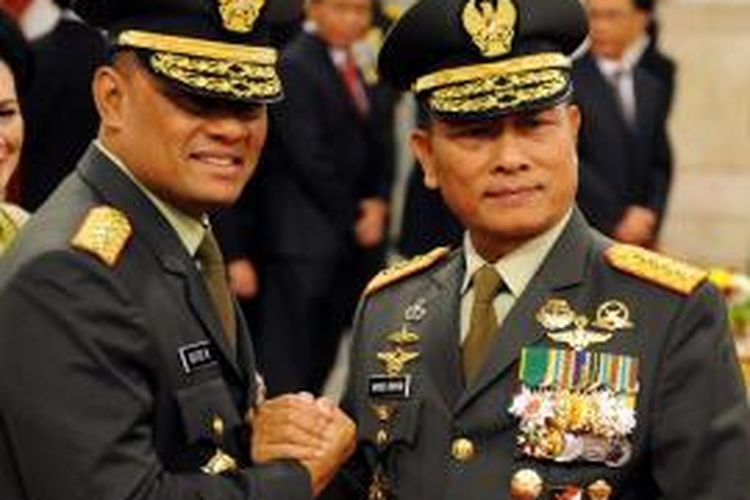 Kepala Staf TNI Angkatan Darat Letnan Jenderal Gatot Nurmantyo (kiri) dan Panglima TNI Jenderal TNI Moeldoko (kanan)