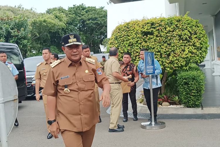 Penjabat (Pj) Gubernur Sulawesi Selatan (Sulsel) Bachtiar Baharuddin sebelum bertemu Presiden Joko Widodo di Istana Kepresidenan, Jakarta pada Selasa (27/2/2024).