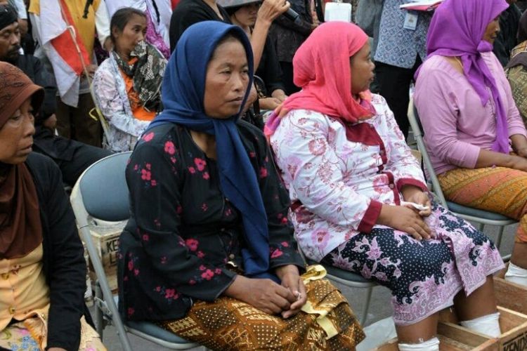 Patmi (48 tahun) salah seorang petani perempuan asal kawasan Pegunungan Kendeng yang melakukan aksi mengecor kaki di depan Istana Negara, meninggal dunia pada Selasa (21/3/2017) dini hari.  Patmi mengalami serangan jantung dan meninggal dalam perjalanan dari kantor LBH Jakarta menuju Rumah Sakit St. Carolus, Salemba, Jakarta Pusat.