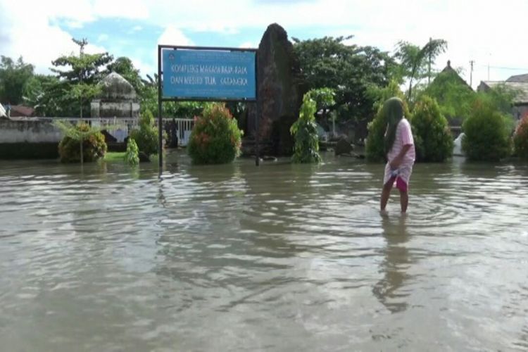 Situs sejarah kawasan pemakaman Raja-raja Gowa dan cagar budaya mesjid tua Katangka peninggalan Syekh Yusuf yang dibangun pada abad 18 sejak tahun 1603 di Kelurahan Katangka, Kecamatan Sombaopu, Kabupaten Gowa, Sulawesi Selatan terus terendam banjir. 