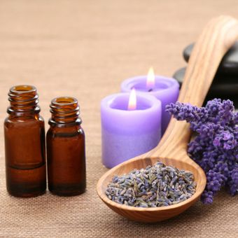 Ilustrasi essential oil lavender.