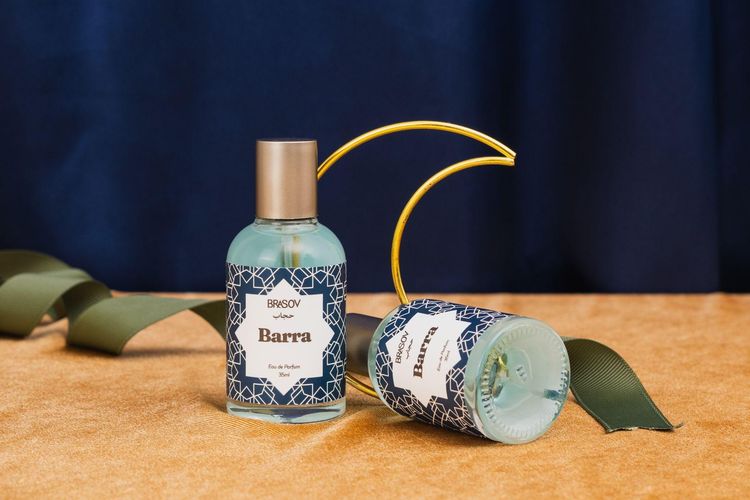 Varian Barra sendiri memiliki top notes berupa gabungan aroma rose oil dan jasmine. Sementara, aroma rose petals ada di middle notes.