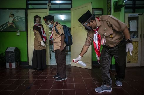 Kasus Covid-19 Melonjak, Uji Coba Belajar Tatap Muka di Jakarta Dihentikan
