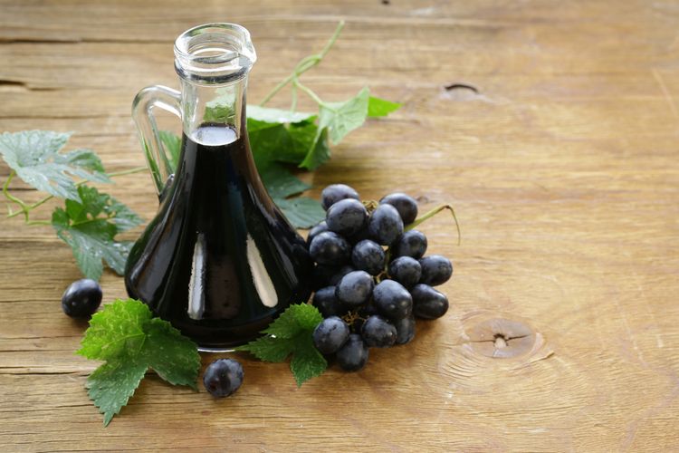 Ilustrasi balsamic vinegar, cuka balsamic, manfaat balsamic vinegar untuk kesehatan.