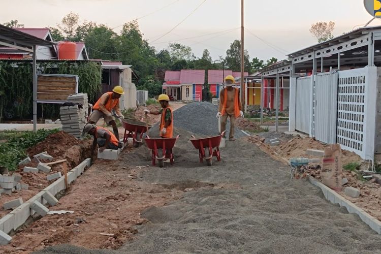Penyaluran bantuan PSU tahap 2 pada perumahan subsidi di Kalsel.
