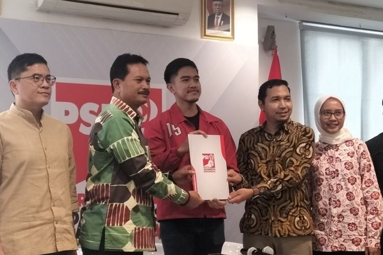 Ketua Umum Partai Solidaritas Indonesia (PSI), Kaesang Pangarep bersama Calon Wali Kota Madiun 2024, Maidi di Kantor DPP PSI, Jakarta, Rabu (12/6/2024).