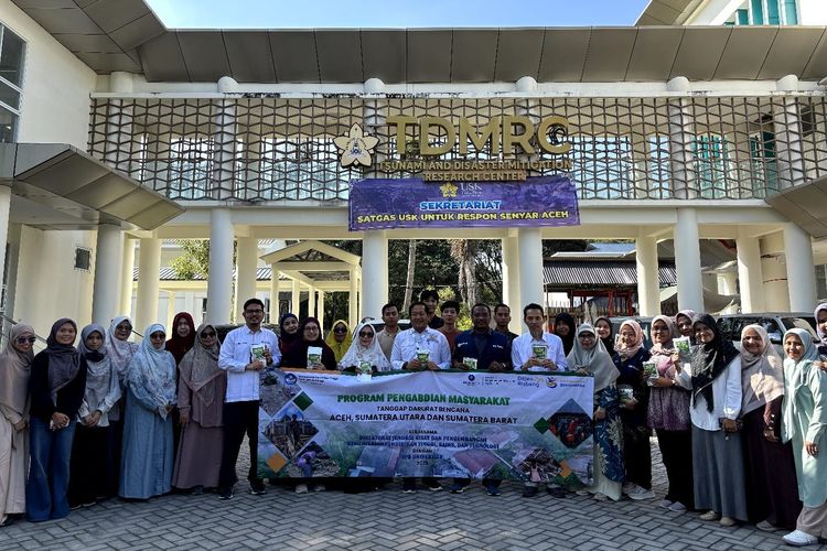 Pelatihan pembuatan nasi steril siap makan digelar oleh IPB di Universitas Syah Kuala, Aceh pada Selasa (23/12/2025). 