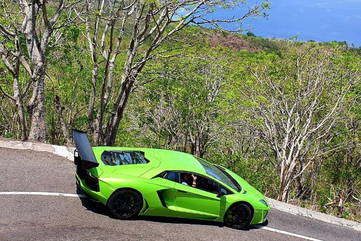 Komunitas Supercar Bali di Nusa Penida