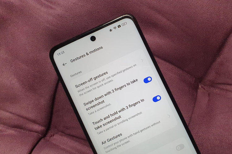 Cara screenshot layar tanpa pencet tombol di Oppo A98.