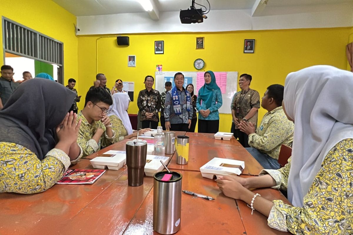 Ancol Distribusikan 1.300 Paket Makanan Bergizi Gratis ke Siswa di Pulau Pramuka