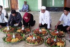 Syukuran Jokowi Dilantik, Relawan Potong 7 Nasi Tumpeng di Masjid