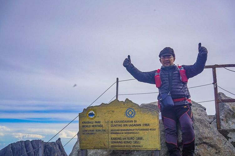 Mantan Menteri Pertanian Anton Apriyantono saat mendaki Gunung Kinabalu, Sabah, Malaysia.