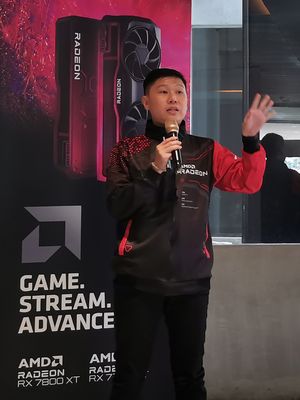 Channel Platform Manager AMD Indonesia Anes Budiman saat memperkenalkan  Radeon RX 7700 XT dan RX 7800 XT dalam acara hands-on yang digelar AMD di Jakarta, Rabu (27/9/2023).