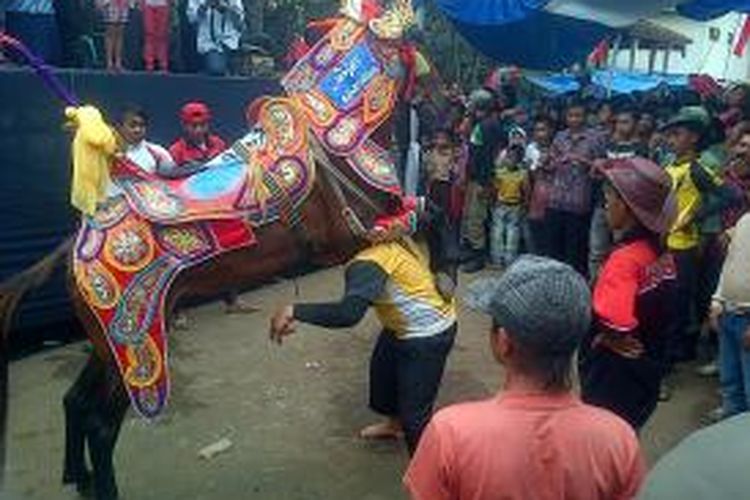 Kesenian Kuda Renggong asli Rancakalong, Sumedang, Jawa Barat.