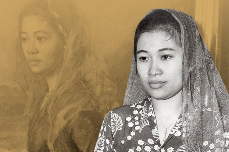 Fatmawati Soekarno berpose di depan lukisan potret diri karya maestro seni lukis Indonesia Basoeki Abdullah, 1943.