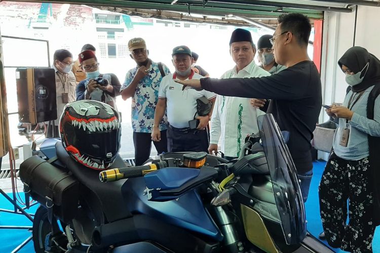 Wakil Gubernur Jawa Barat Uu Ruzhanul Ulum hadir dalam peluncuran motor listrik adventure, Anubis Cruisercross, buatan Baran Energy