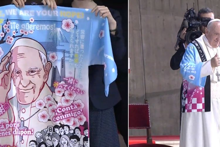Paus Fransiskus mengenakan happi (jubah tradisional) bergambar anime wajahnya ketika berkunjung ke Katedral Holy Mary di Tokyo, pada 25 November 2019.