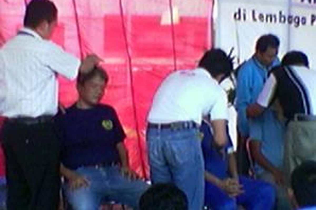 Sejumlah napi narkoba menjalani Terapi SEFT di LP Narkotika Cipinang, Selasa (26/8).