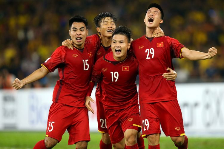 Para pemain Timnas Vietnam merayakan gol pada laga melawan Vietnam pada laga final Piala AFF 2018 di Stadion Bukit Jalil, 11 Desember 2018. 