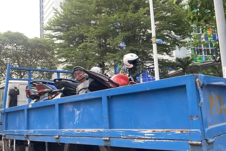Dishub Jaksel Angkut 13 Motor yang Parkir Sembarangan di Gandaria City dan Blok M