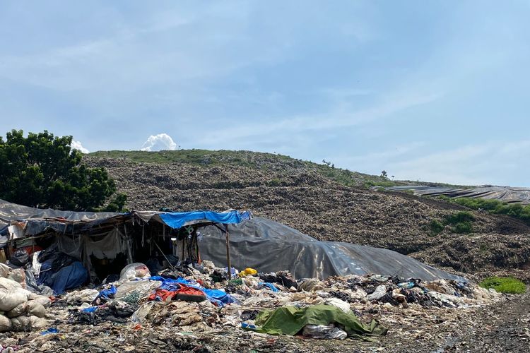 Beban harian TPST Bantargebang menerima rata-rata 7.354 ton sampah per hari dari seluruh kota/kabupaten di Jakarta. Kondisinya kian kritis.