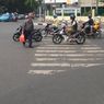 Aksi Pejalan Kaki Injak Jok Motor yang Berhenti di Zebra Cross